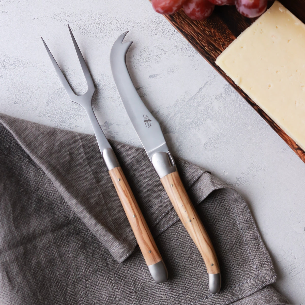 Forge de Laguiole Tradition Cheese Set - Olive Wood - Satin Finish
