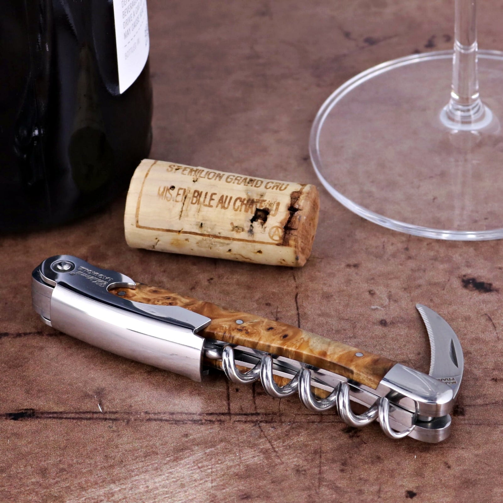 Chateau Laguiole Classic Brown Buckeye Burl Corkscrew, close-up of the handle and worm. Handcrafted details, 100% Made in France.