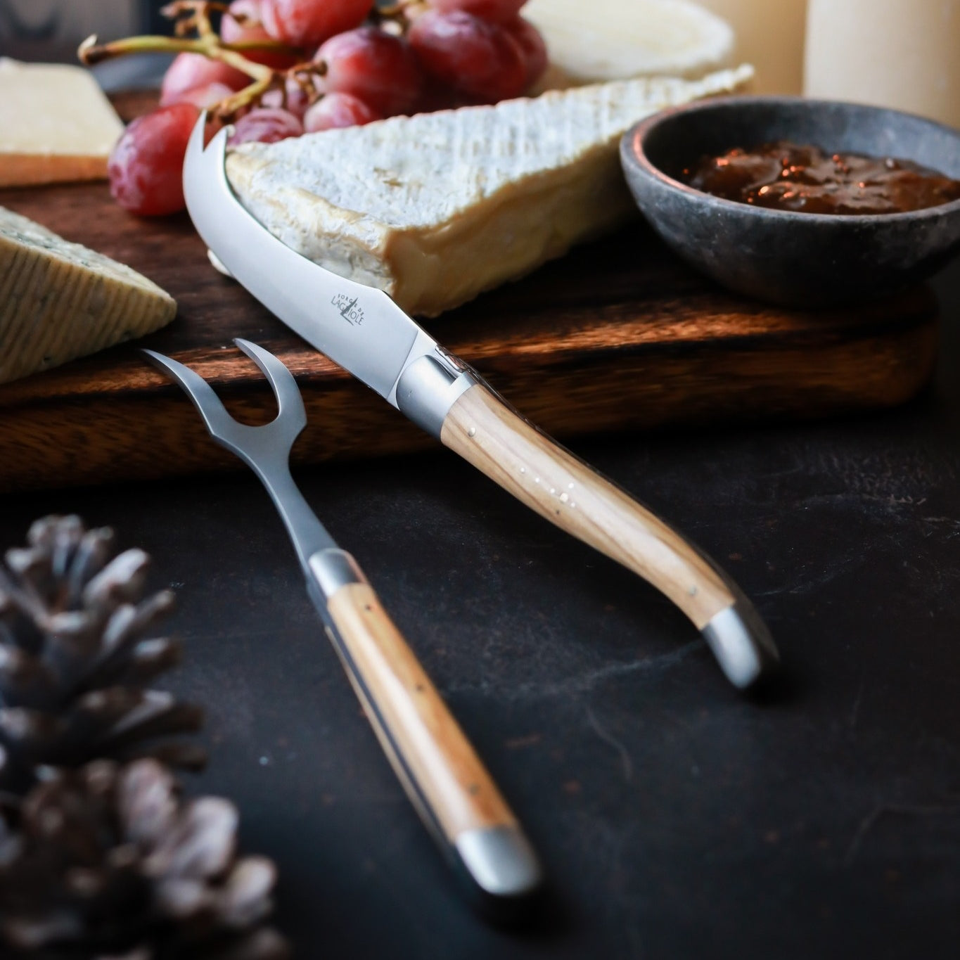 Forge de Laguiole Tradition Cheese Set - Olive Wood - Satin Finish