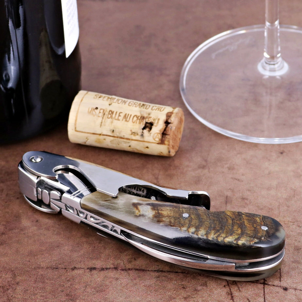 Laguiole Magnum Dark Ram Horn Corkscrew, close-up of handle with dark horn and polished steel.