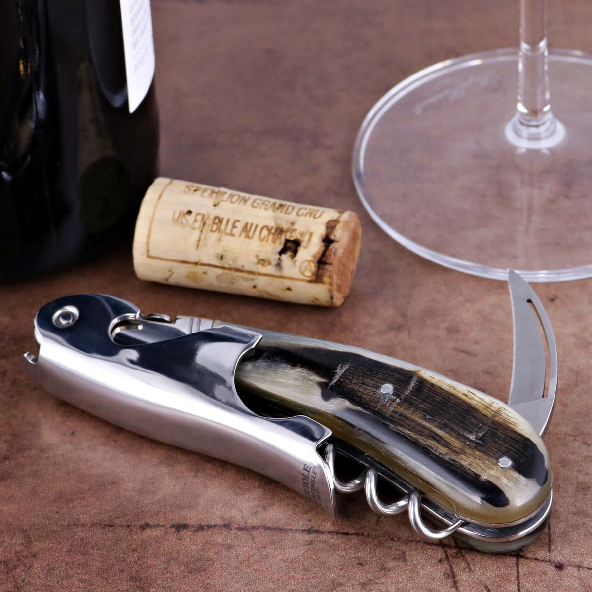 Laguiole Magnum Dark Ram Horn Corkscrew, close-up of dark horn handle, stainless steel body.
