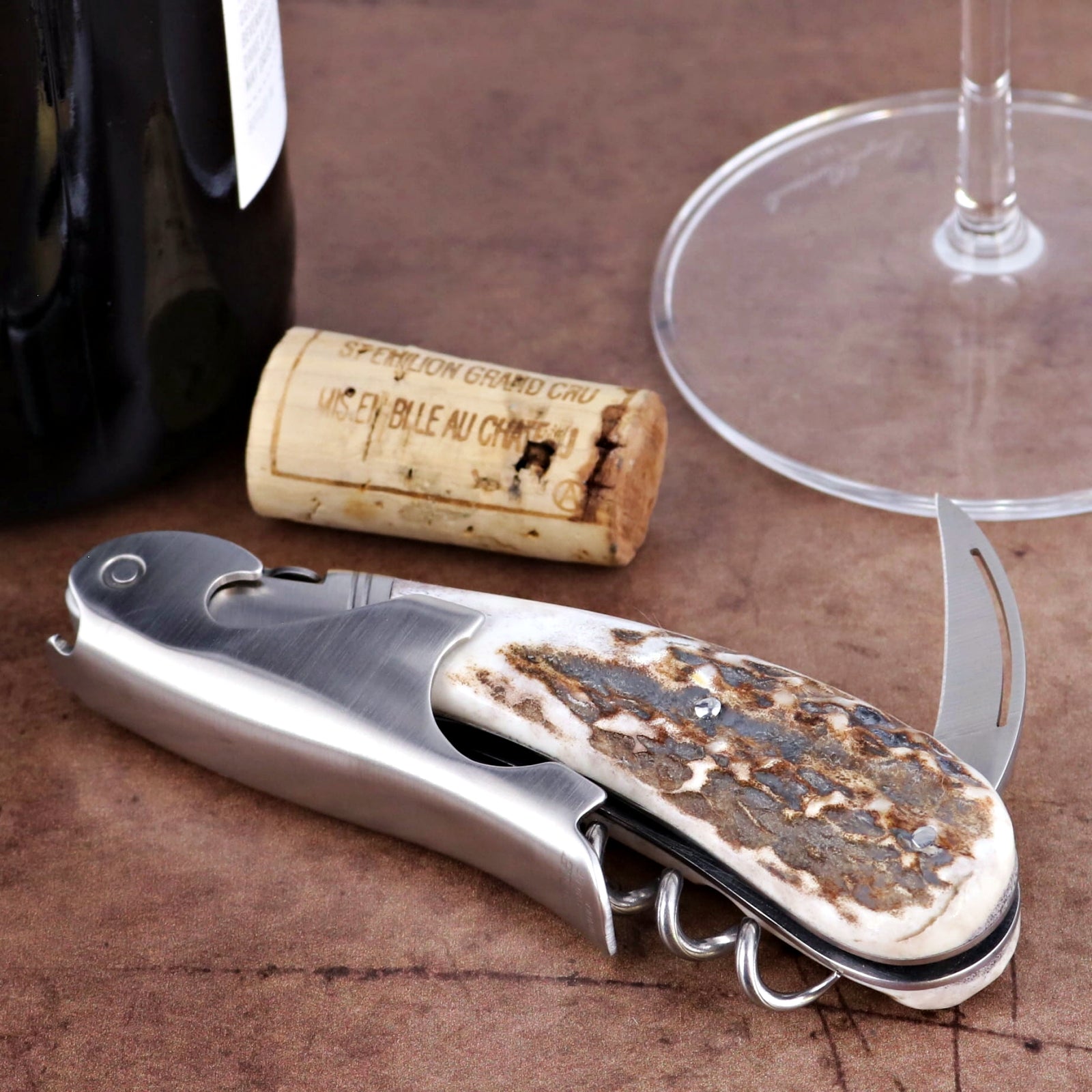 Laguiole Magnum Deer Stag Corkscrew, close-up of natural stag handle and polished stainless steel.