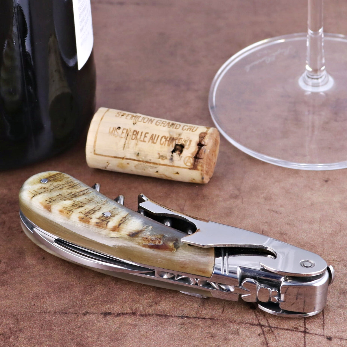 Laguiole Magnum Ram Horn Corkscrew, close-up of natural horn handle and polished steel.