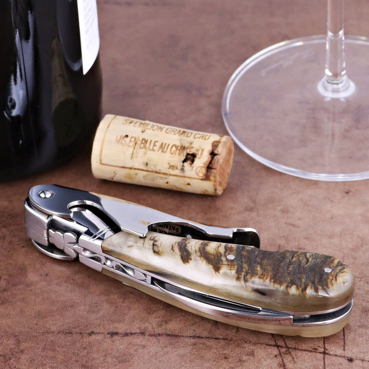 Laguiole Magnum Ram Horn Corkscrew, close-up side view, natural horn handle, polished steel.