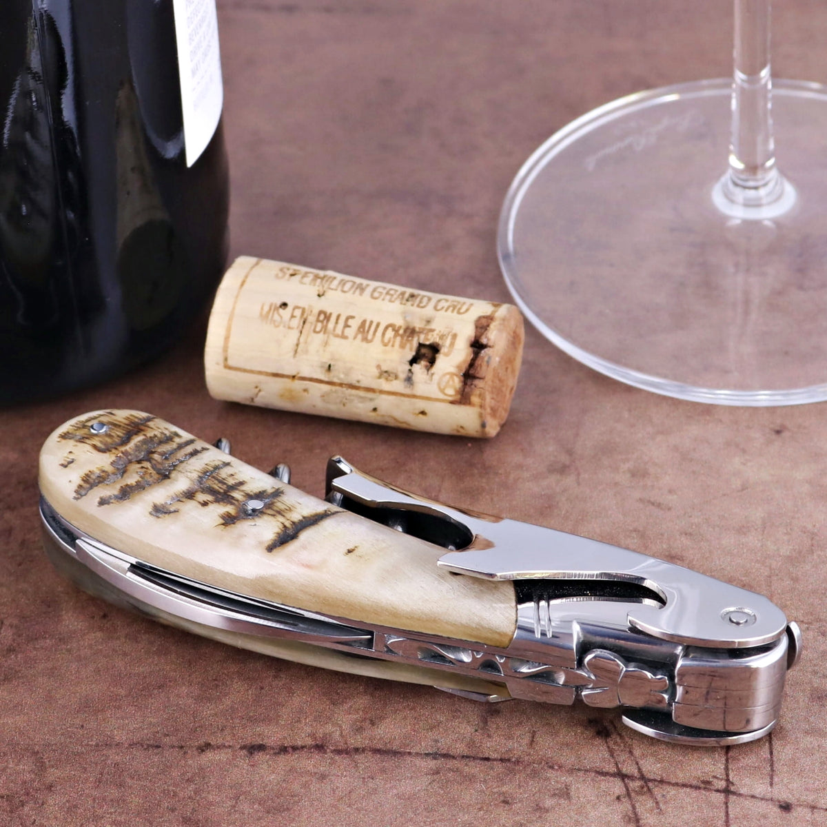 Laguiole Magnum Ram Horn Corkscrew, close-up of light brown ram horn handle and polished steel.