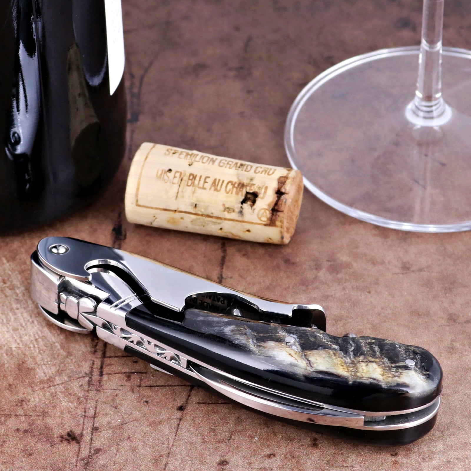 Laguiole Magnum Dark Ram Horn Corkscrew, close-up side view of polished steel and dark horn handle.