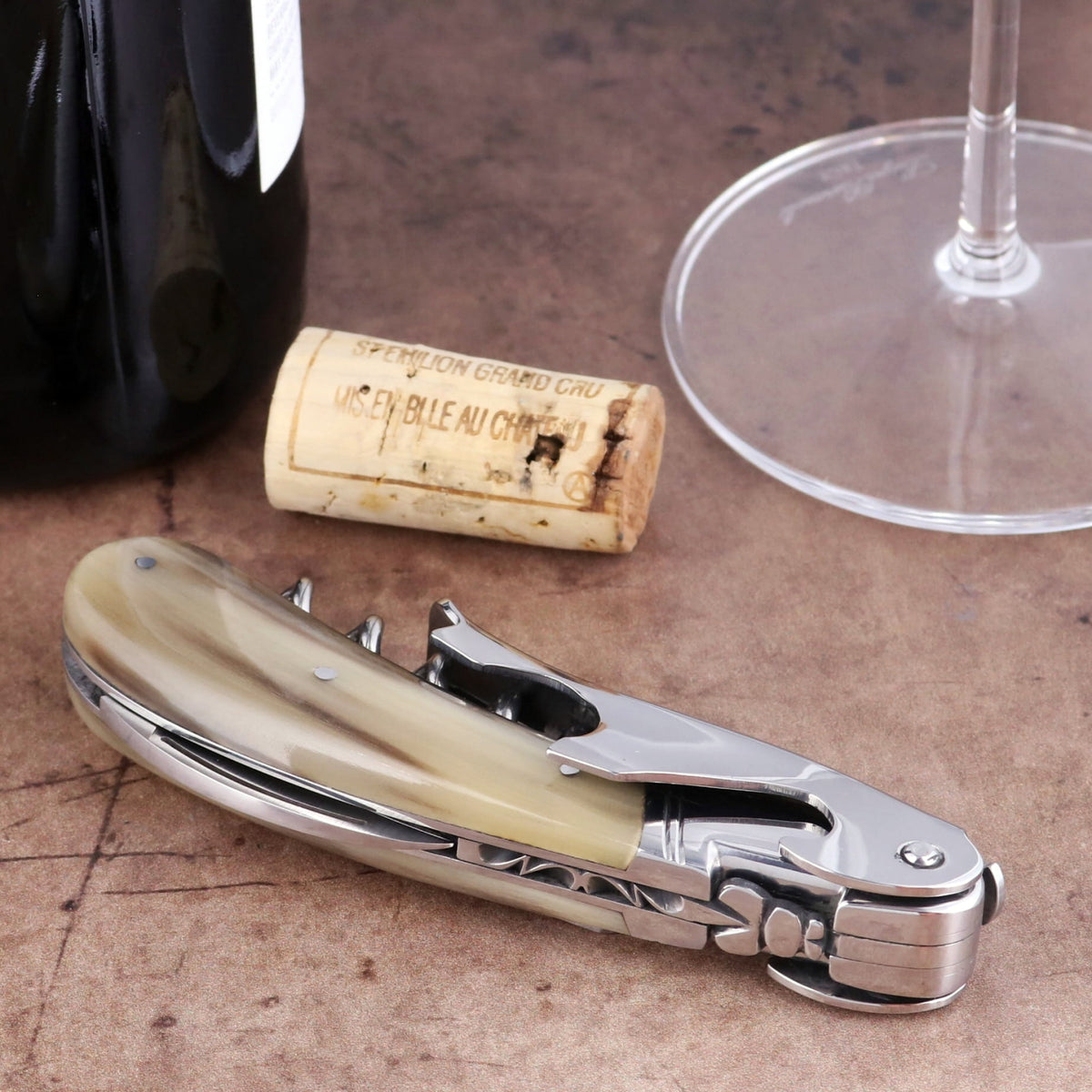 Laguiole Magnum Flamed Horn Tip corkscrew, close-up of polished steel and natural horn handle.
