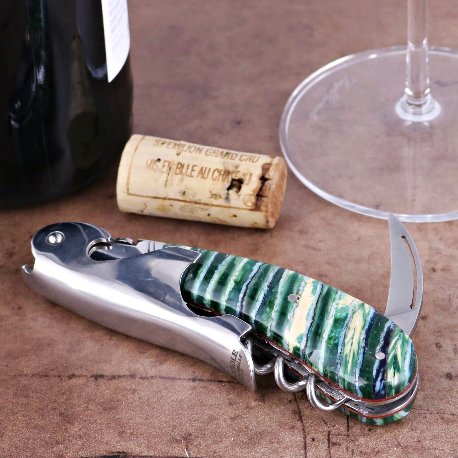 Laguiole Magnum Guilloche Mammoth Tooth - Emerald Strata corkscrew, close-up of green and white handle.