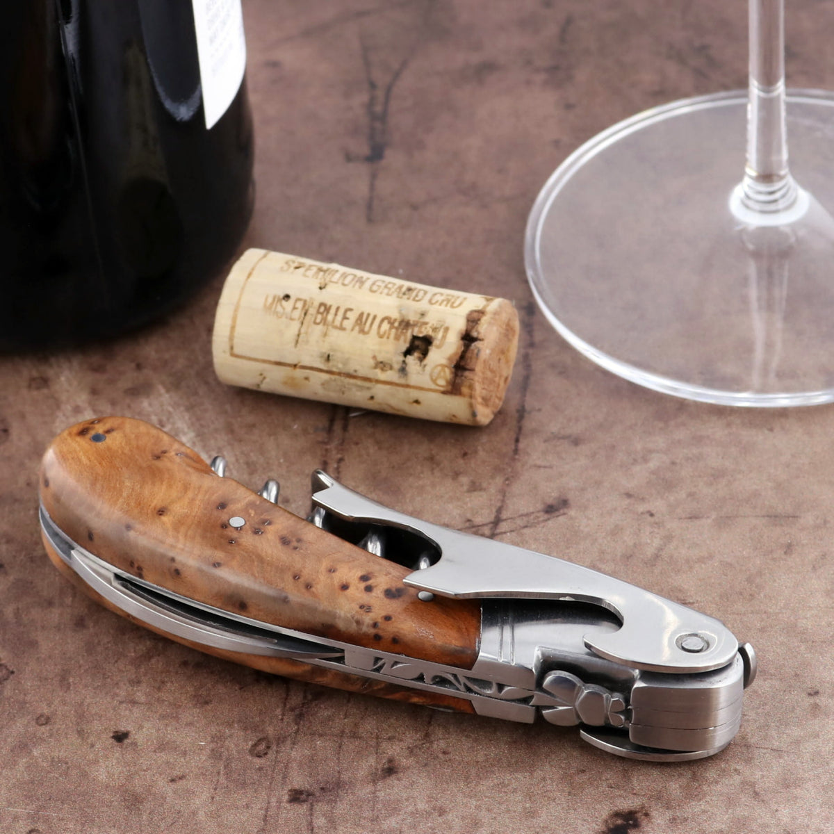 Laguiole Magnum Thuya Burl Corkscrew, close-up of the elegant Thuya burl handle and stainless steel tools.