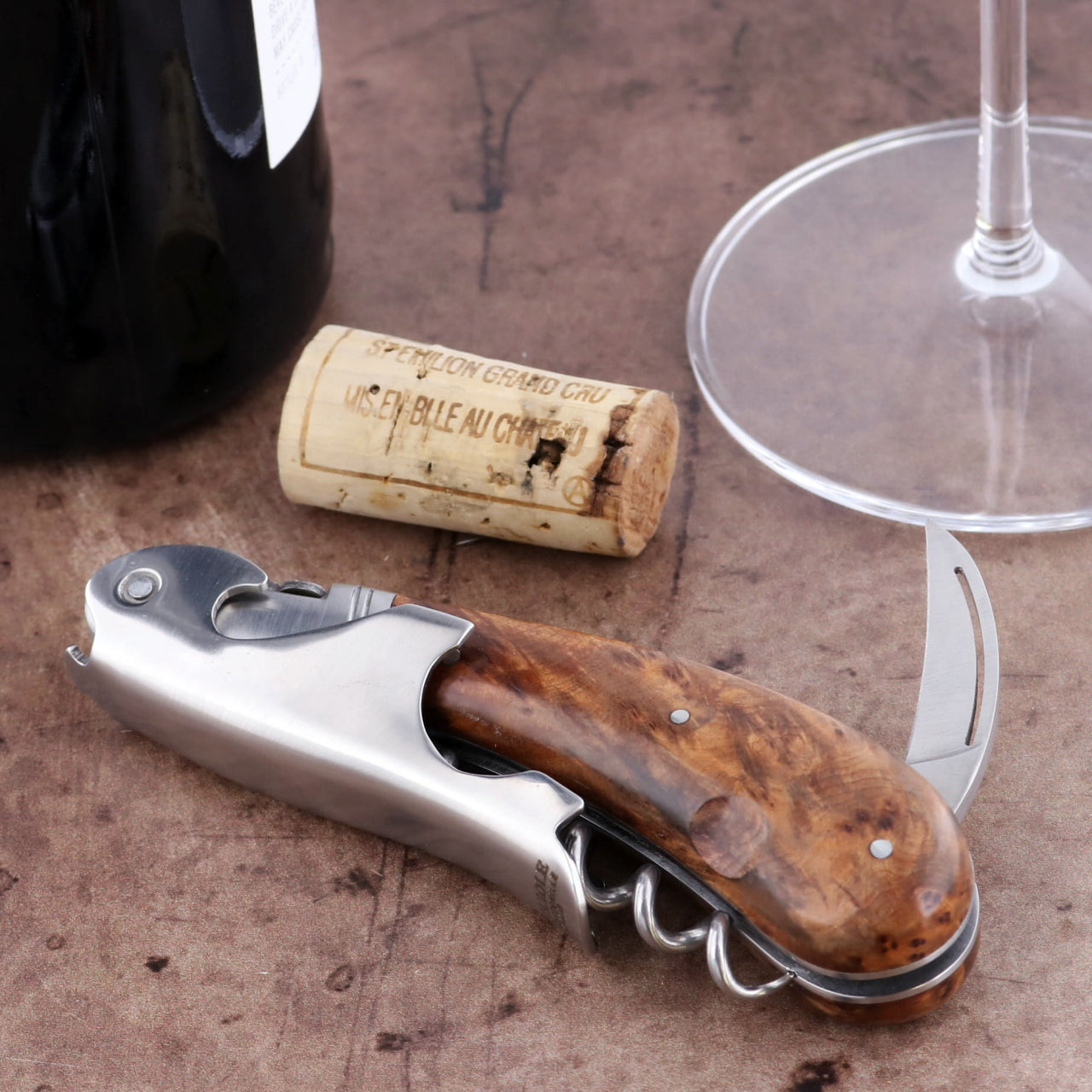 Laguiole Magnum Thuya Burl Corkscrew, close-up of the elegant Thuya burl handle and stainless steel tools.