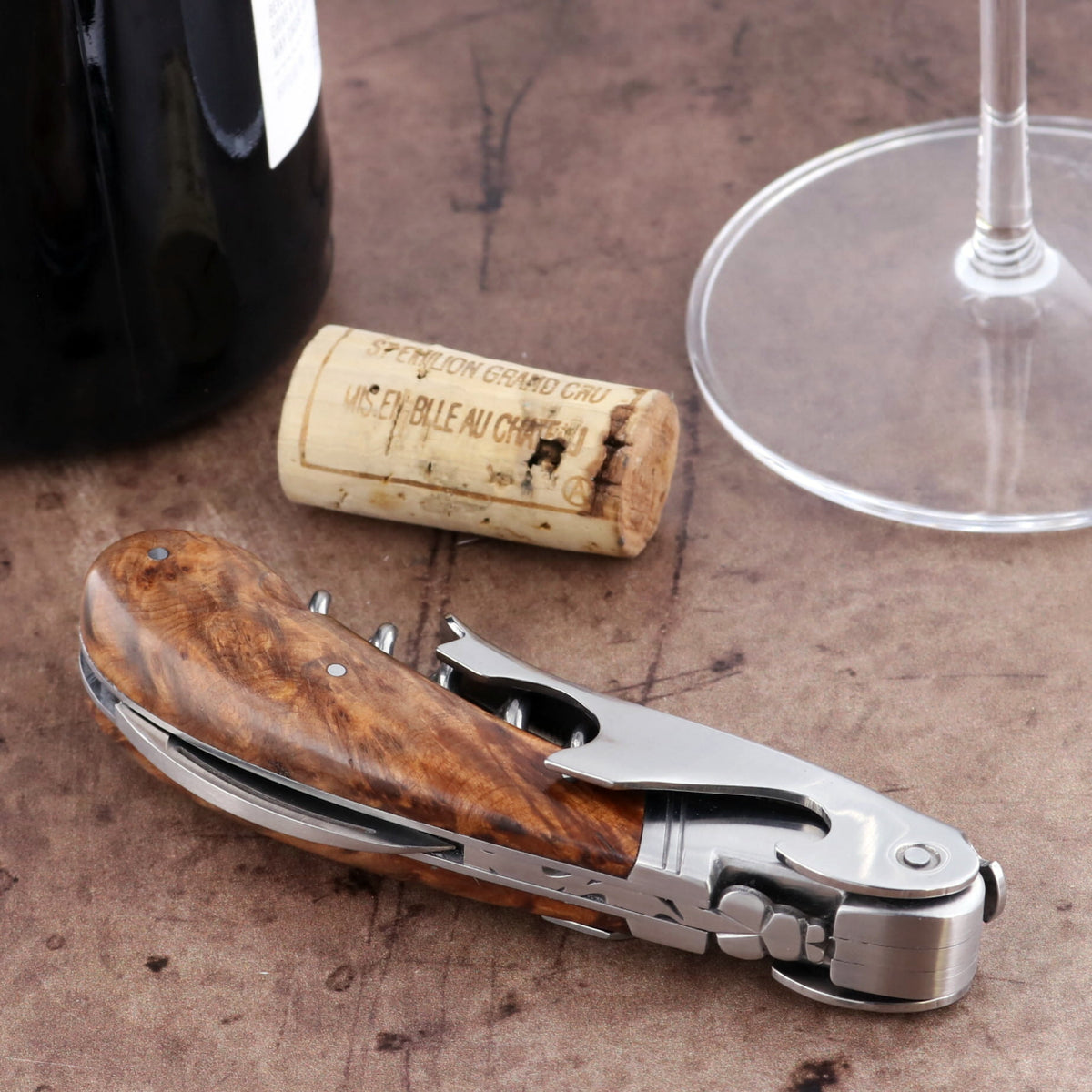 Laguiole Magnum Thuya Burl Corkscrew, close-up of the elegant Thuya burl handle and stainless steel tools.