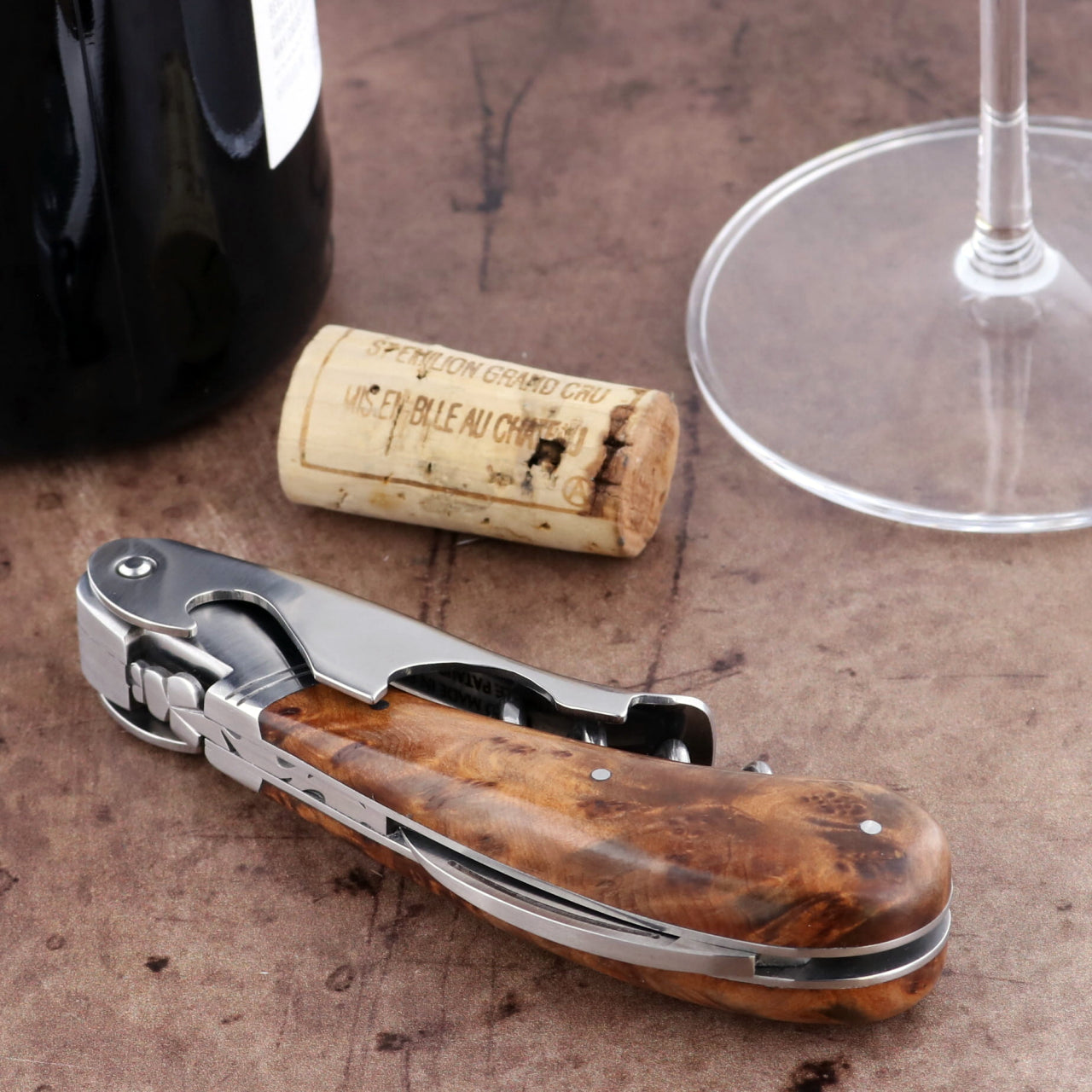 Laguiole Magnum Thuya Burl Corkscrew, close-up of the elegant Thuya burl handle and stainless steel tools.